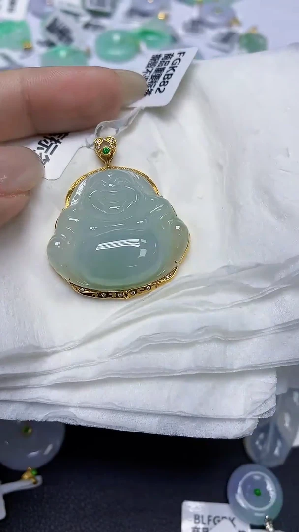 翡翠18K金镶嵌颈饰天然缅甸翡翠A货