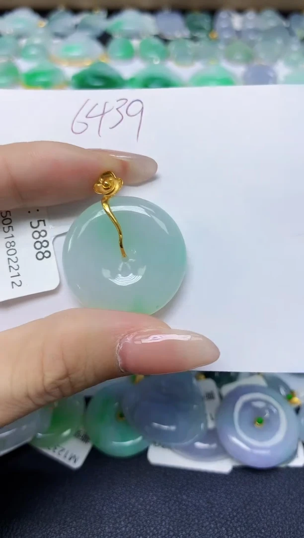 翡翠18K金镶嵌颈饰天然缅甸翡翠A货