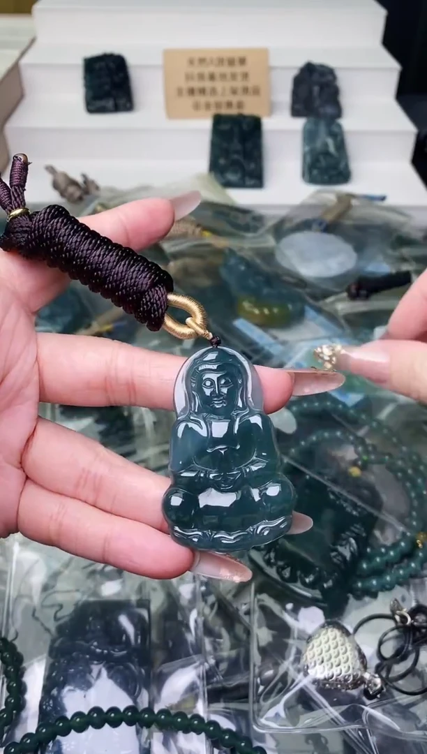 颈饰未镶嵌翡翠