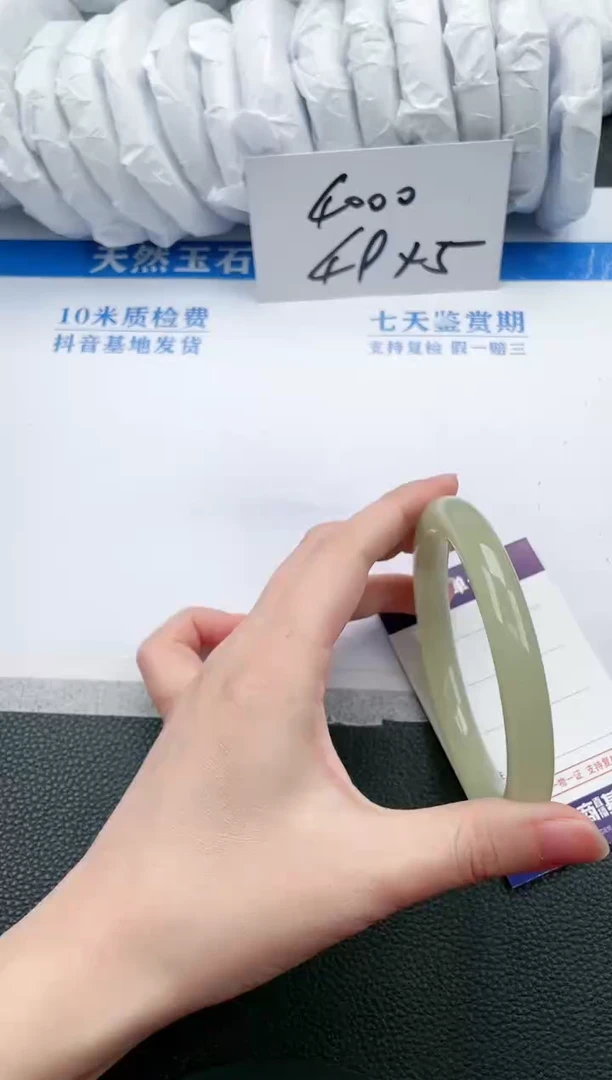 【闪购商品】石英质玉手镯未镶嵌L17