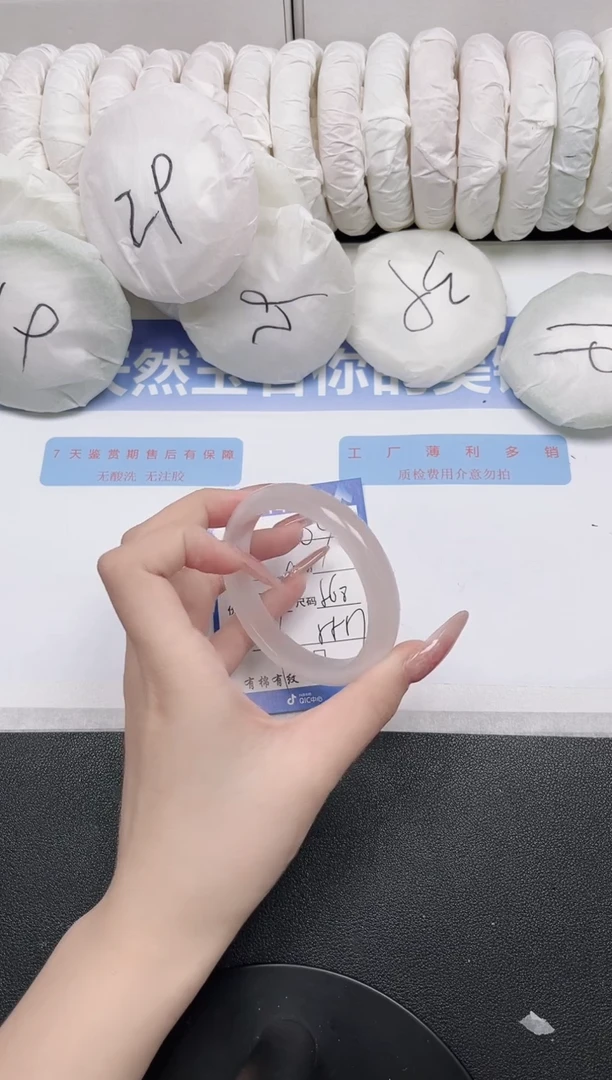 未镶嵌手镯石英质玉64-56..8