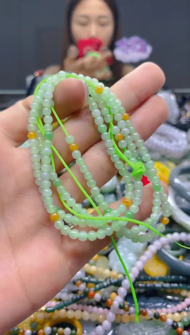 颈饰未镶嵌翡翠4MM/T/翡翠A货，一件也是批发价