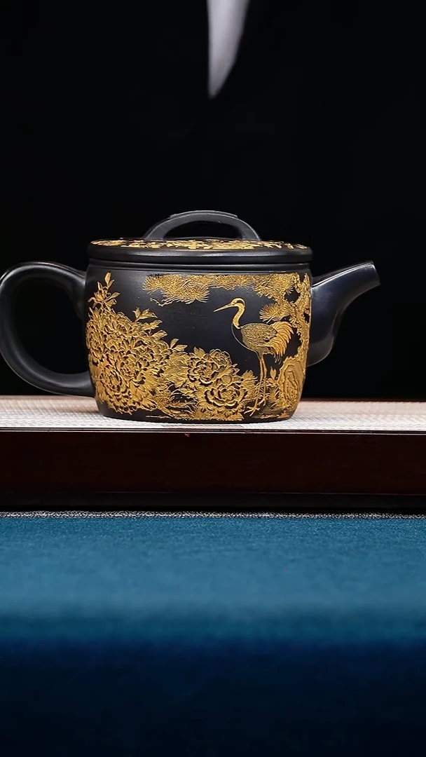 茶壶紫砂石黄高汉瓦刻松鹤