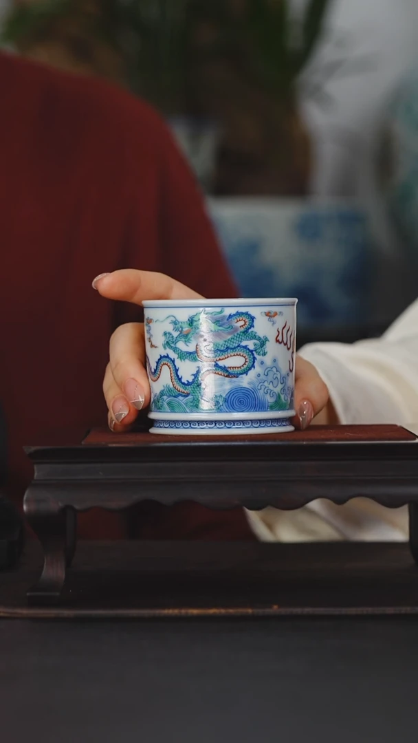 【闪购商品】涂杏花斗彩双龙出海容天杯