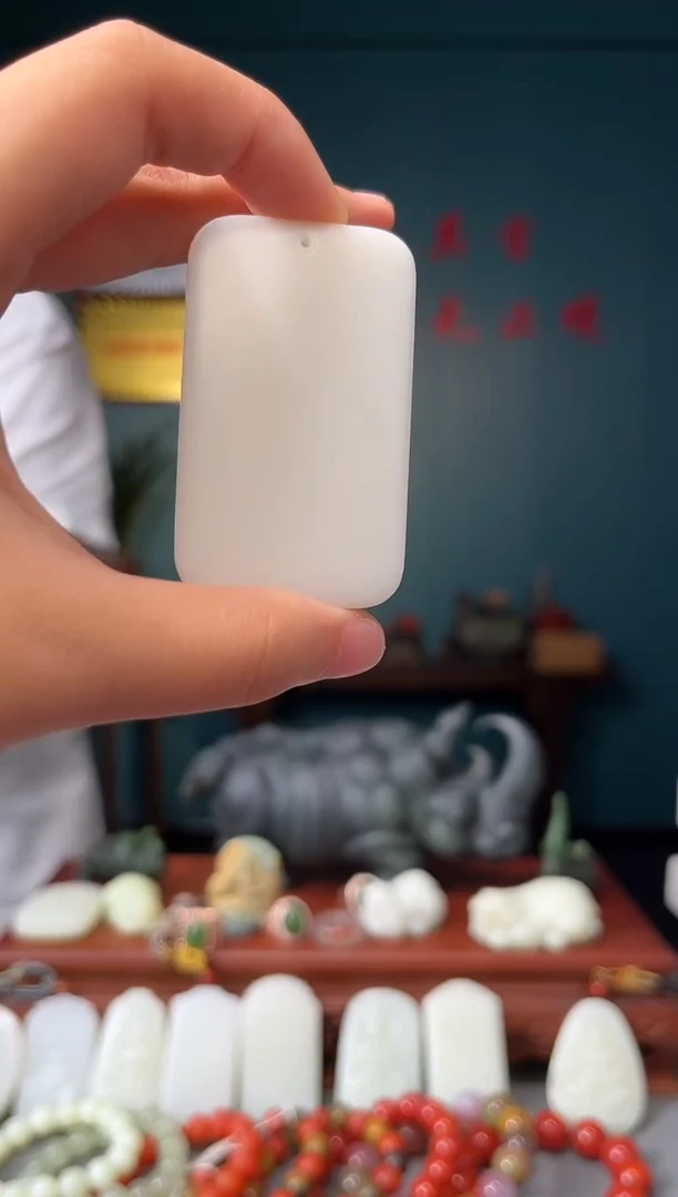 和田玉未镶嵌颈饰吊坠