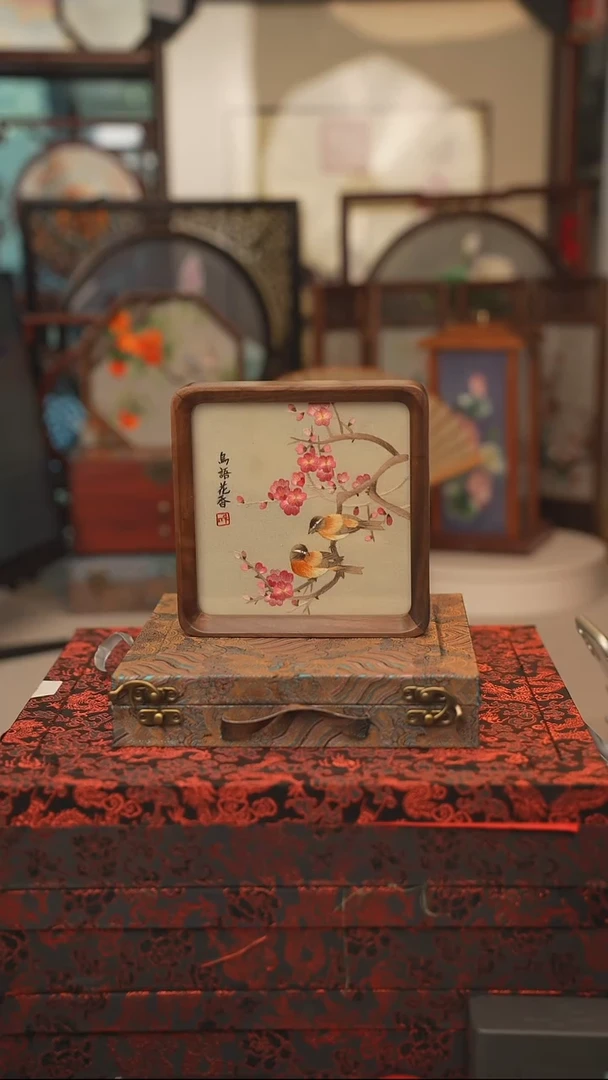 扇子苏绣双面绣四方台屏胡桃木框小号16CM