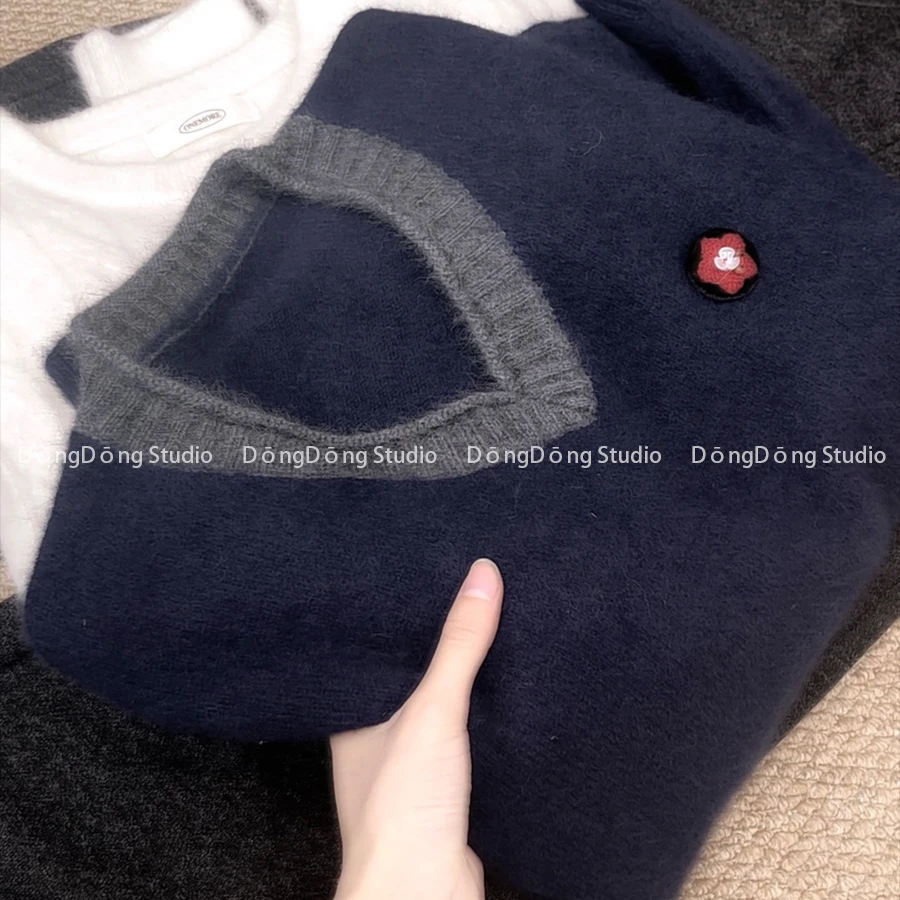 特！售完无补！胸前小花拼色V领套头宽松长袖针织衫毛衣 951