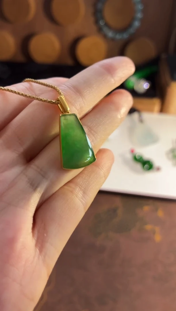 吊坠(不含链)18K金镶嵌翡翠吊坠