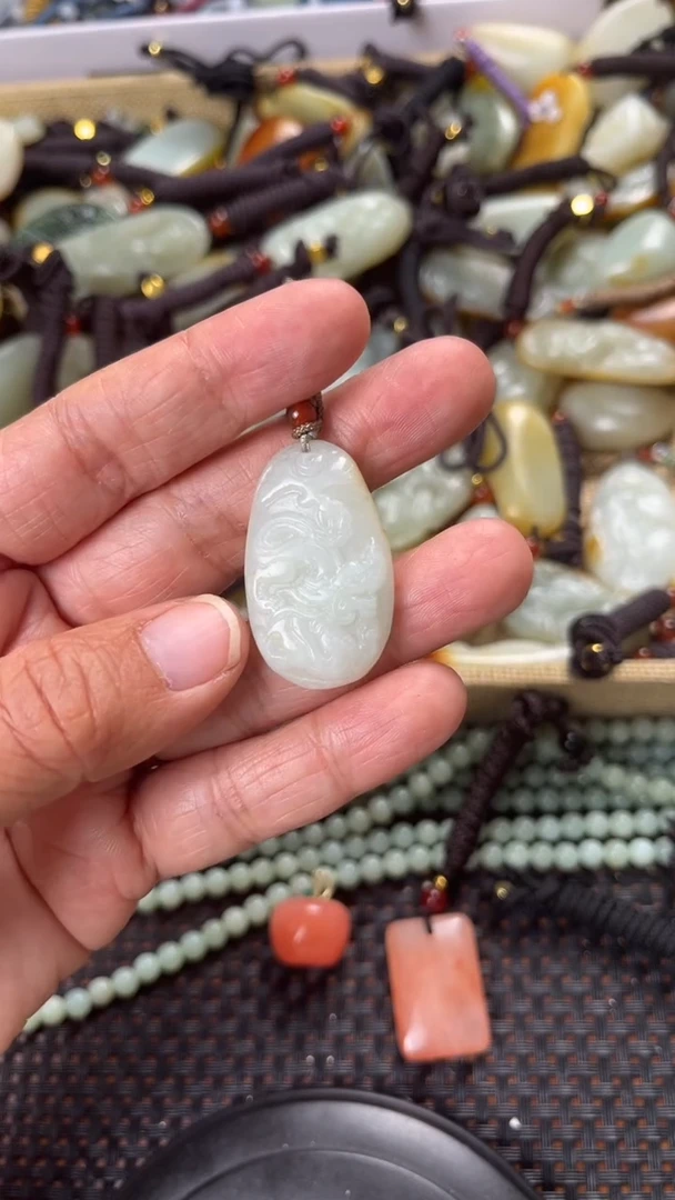 【闪购商品】和田玉颈饰未镶嵌多样性发货没有证书拍一发一有瑕