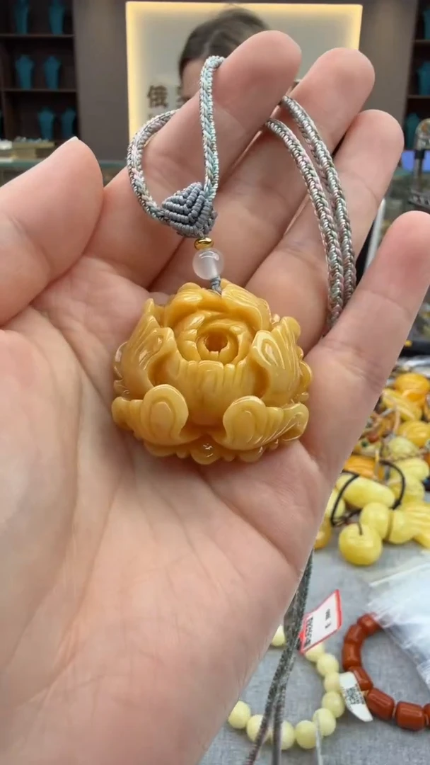 琥珀颈饰未镶嵌75秒拍号 假一罚三