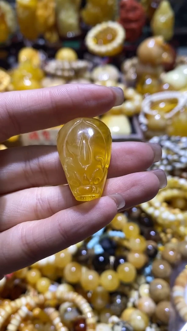 裸石蜜蜡未镶嵌雕刻件