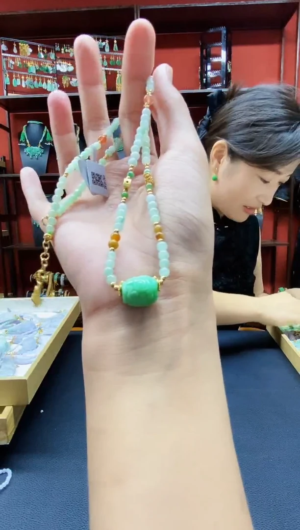 颈饰未镶嵌翡翠吊坠