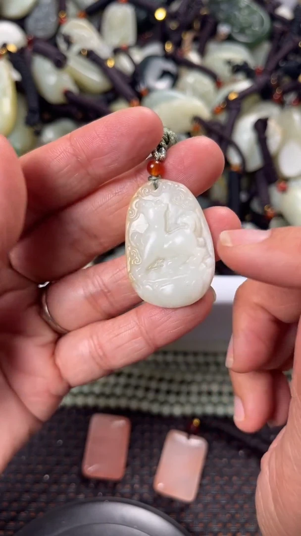 【闪购商品】和田玉颈饰未镶嵌多样性发货没有证书拍一发一有瑕