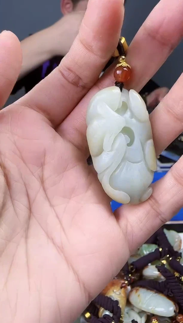 和田玉未镶嵌颈饰1