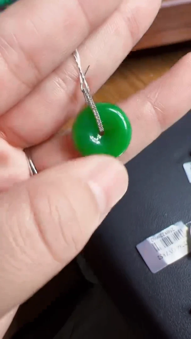 颈饰18K金镶嵌翡翠扣