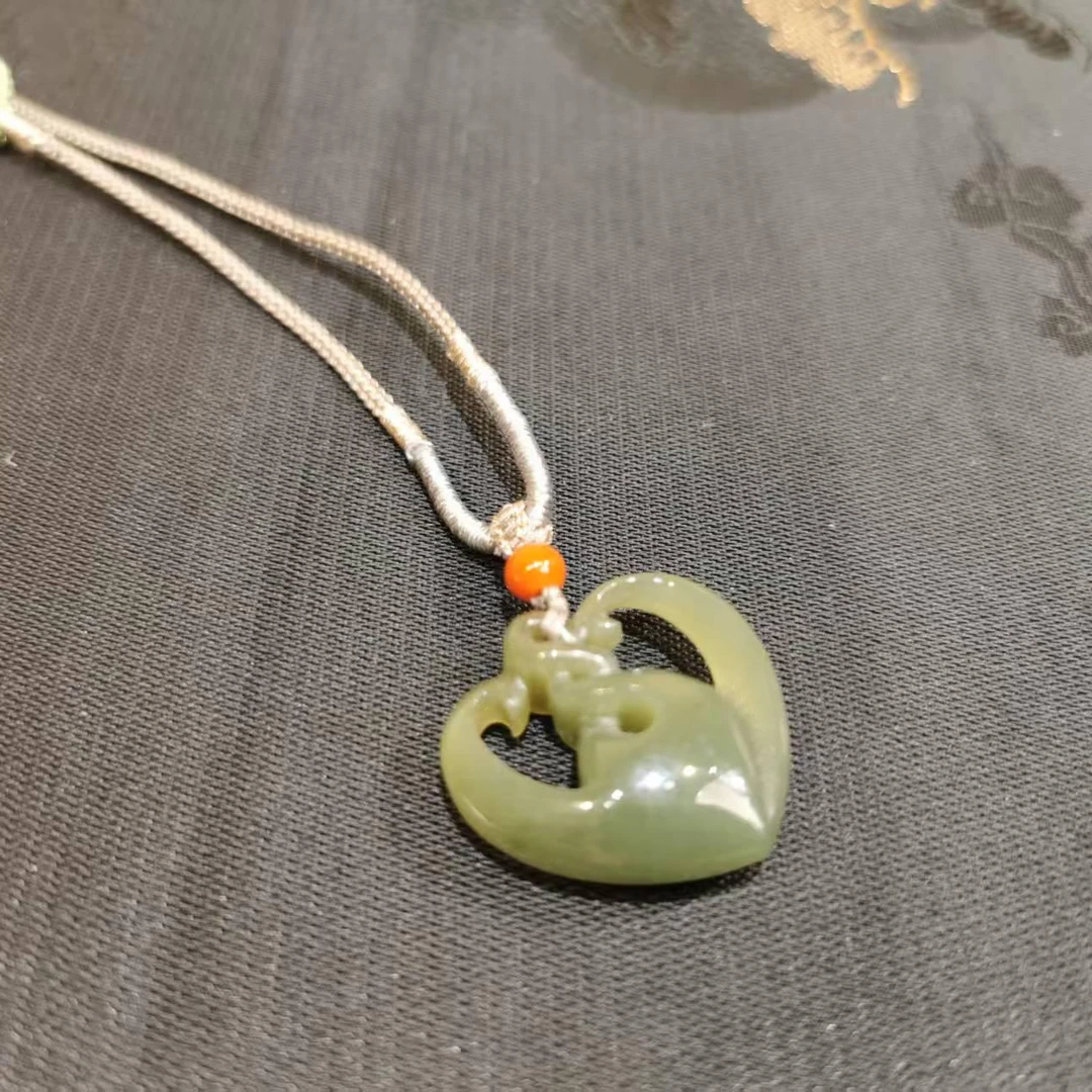 和田玉心形吊坠