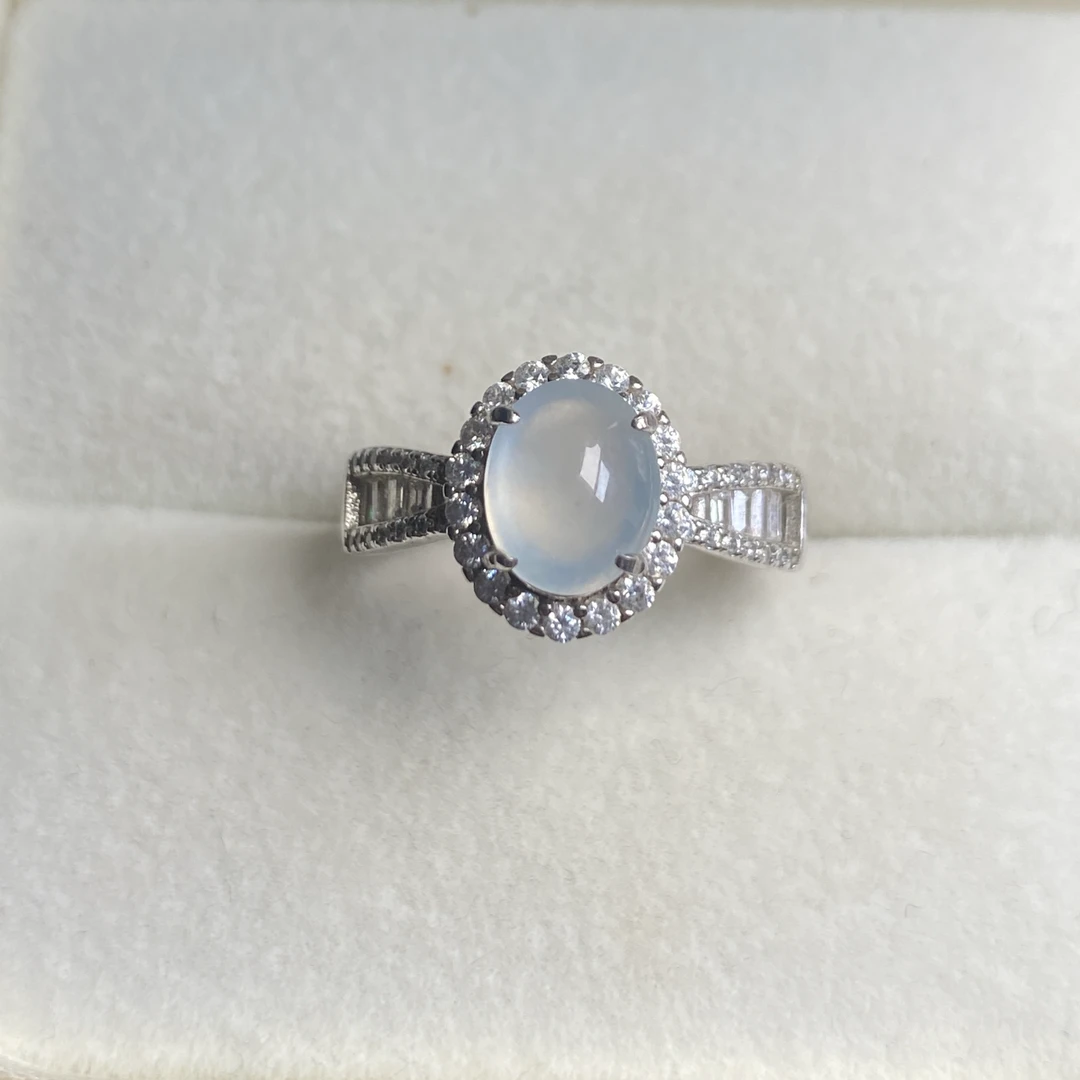 0104（小月源头）高冰种翡翠白冰精致款戒指干净肉细饱满荧光足