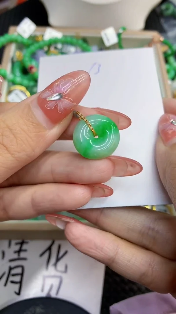 颈饰18K金镶嵌翡翠1