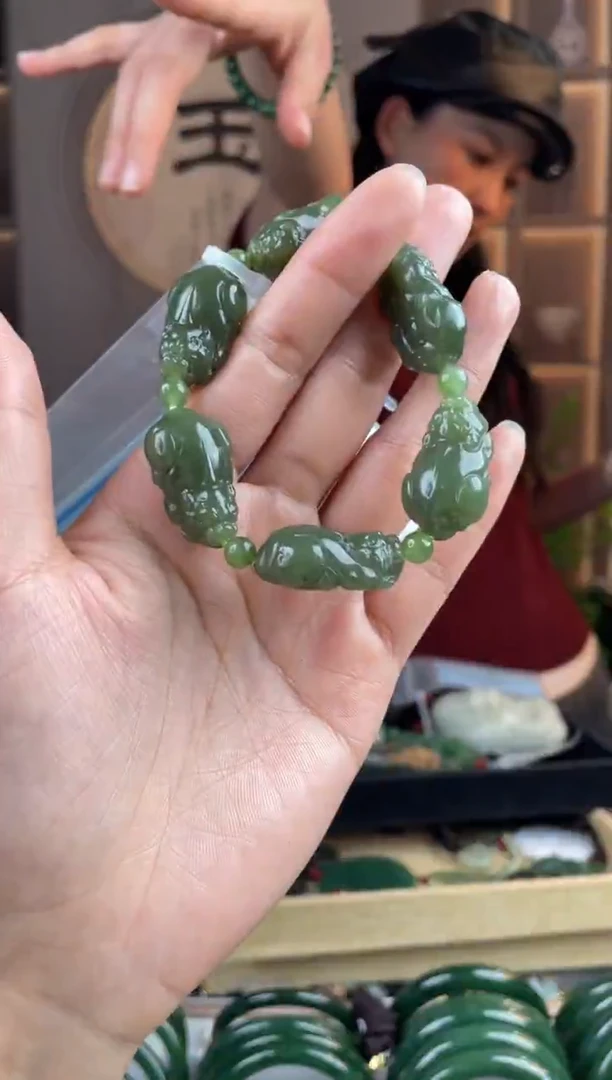 颈饰未镶嵌和田玉拍一发一，拍一发一