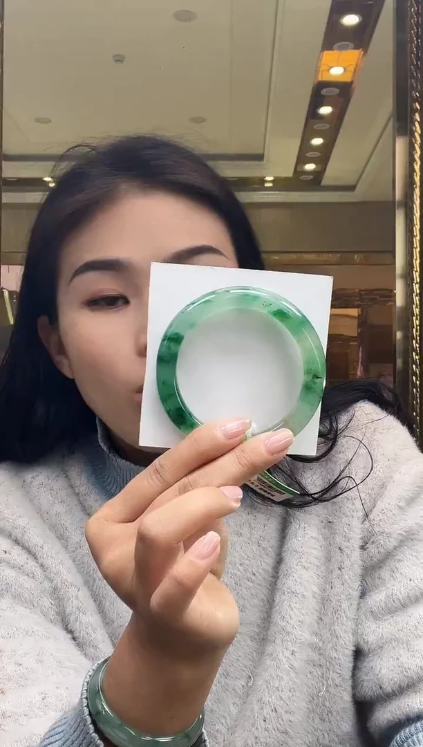 未镶嵌手镯石英质玉1