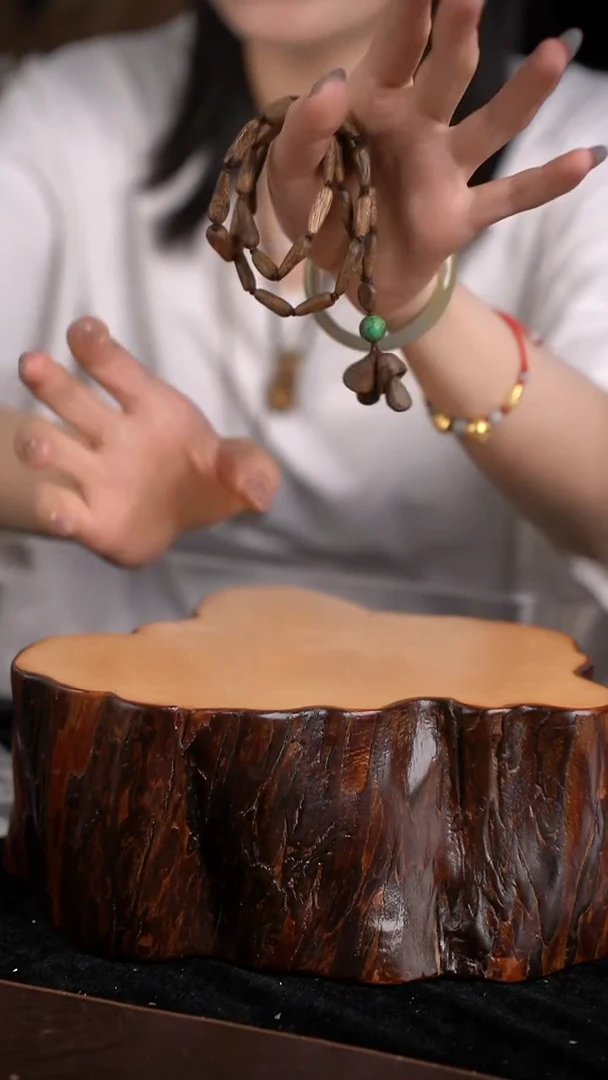 沉香乌身老料水滴脖挂16克