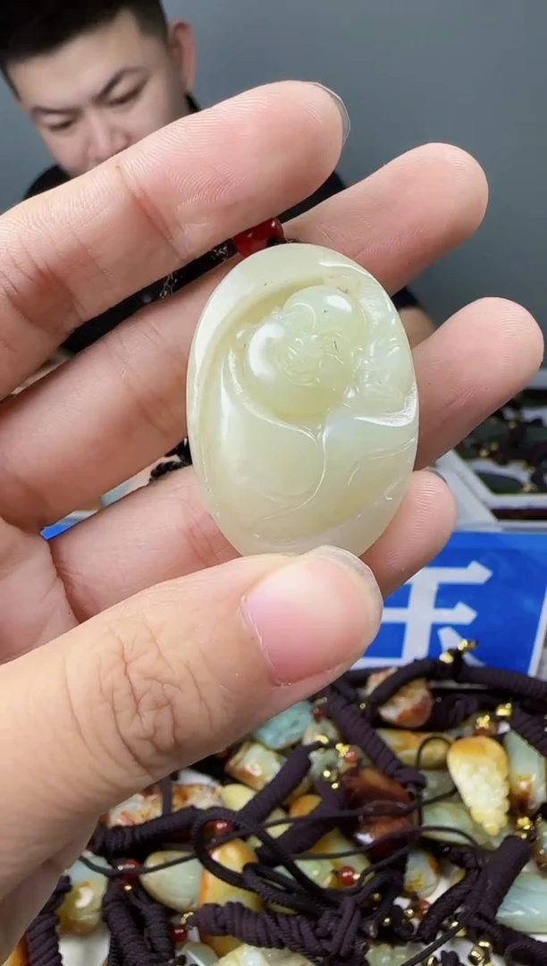 和田玉未镶嵌颈饰1