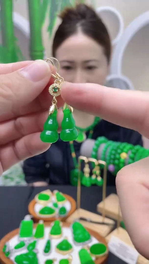14K金镶嵌翡翠耳饰A103