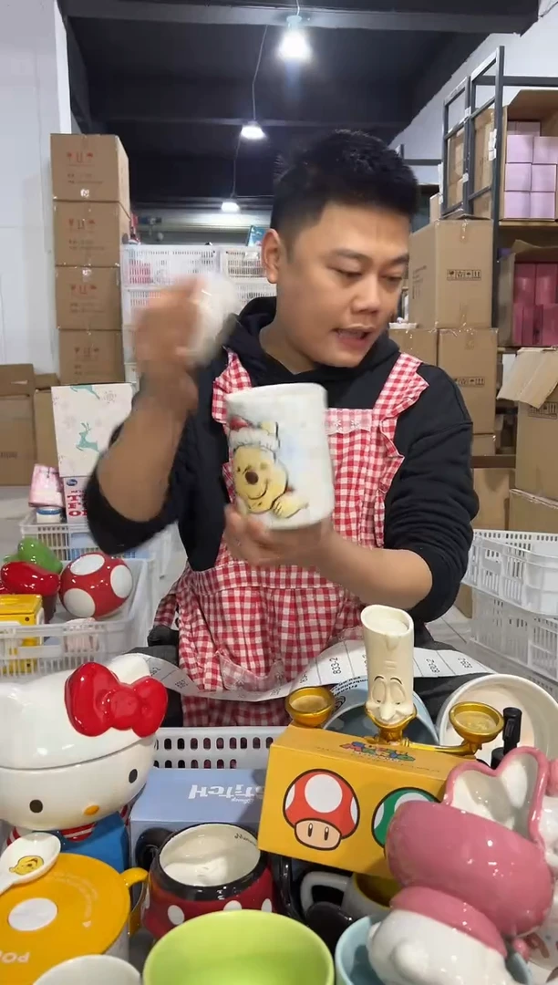 【闪购商品】杯圣诞维尼礼物带盖罐