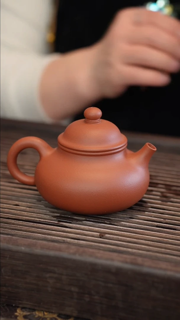 茶壶紫砂容天 北红赤铁 半手工 220cc