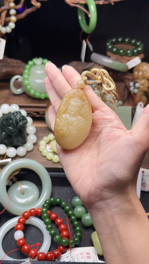 和田玉未镶嵌吊坠(不含链)且末迪克兰带糖 不动明王9009682