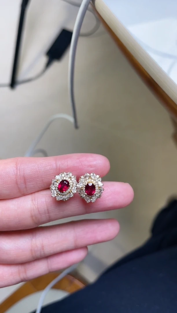 【闪购商品】红宝石耳饰18K金镶嵌主石：1.11ct