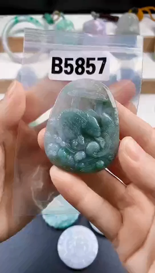 颈饰未镶嵌翡翠天然翡翠吊坠挂件