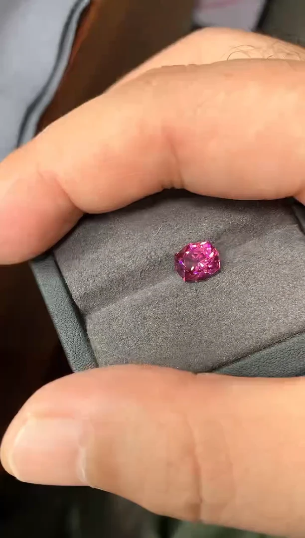未镶嵌裸石石榴石2.87ct CGRL0066