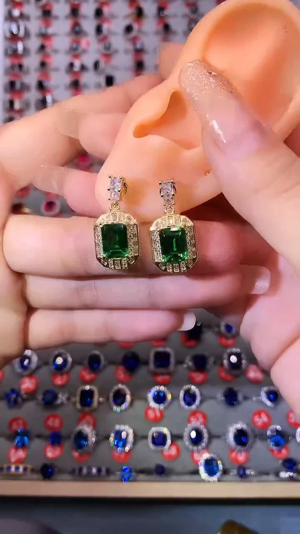 【闪购商品】透辉石耳饰银S925镶嵌111111