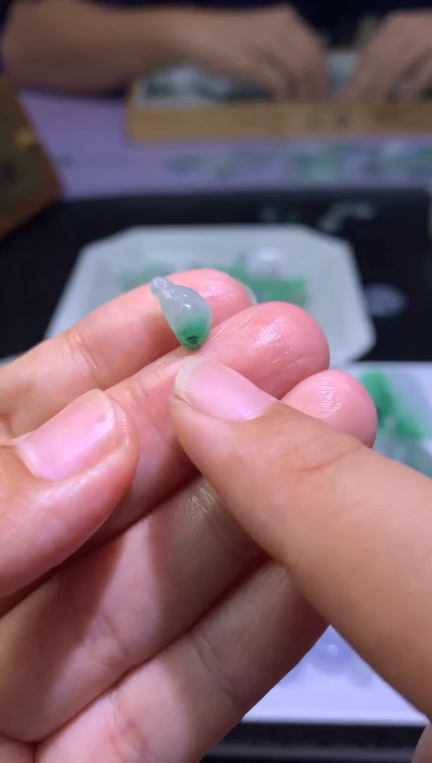 未镶嵌定制翡翠毛货