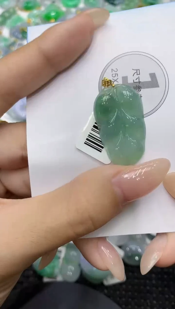 颈饰18K金镶嵌翡翠111111111111