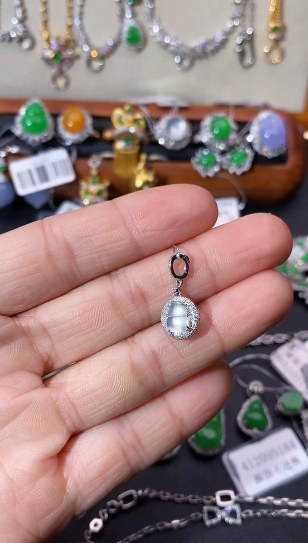 【闪购商品】翡翠吊坠(不含链)18K金镶嵌吊坠