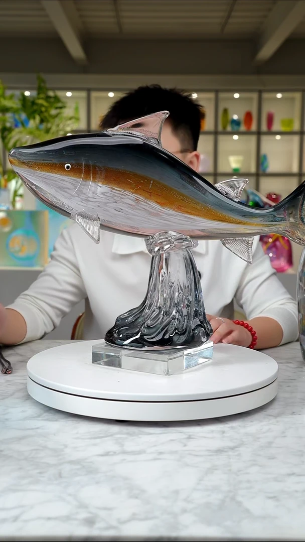 苹*醋设计款水晶琉璃金枪鱼摆件