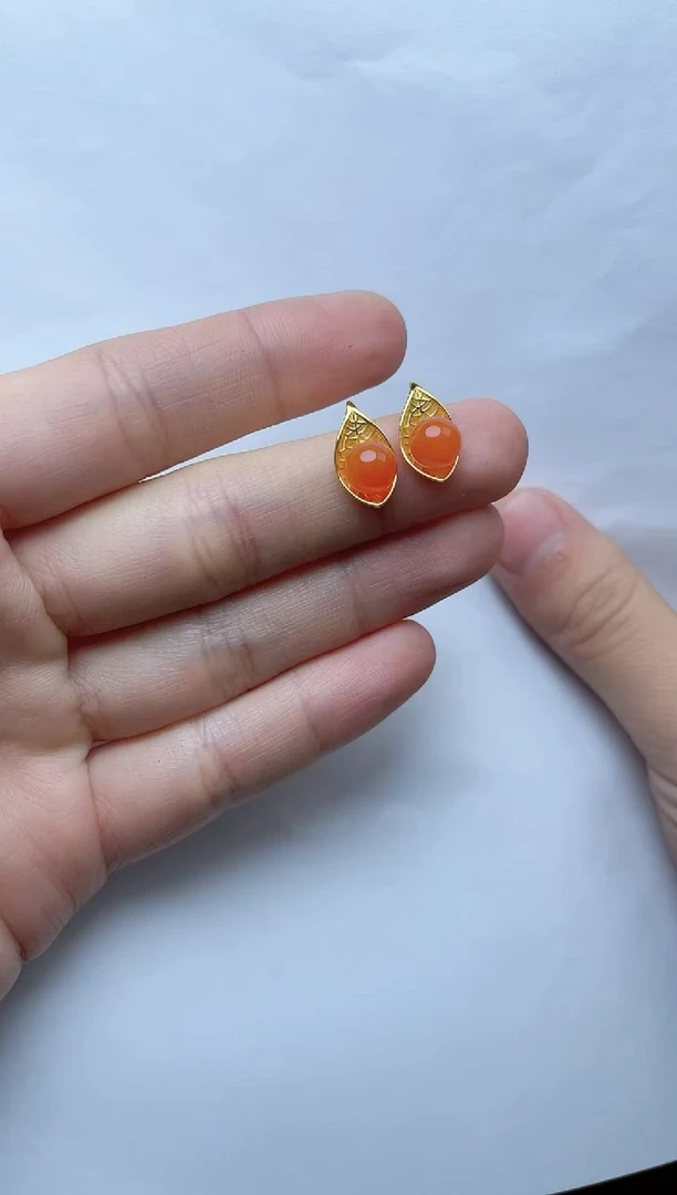 【闪购商品】南红玛瑙耳饰银S925镶嵌耳钉kk