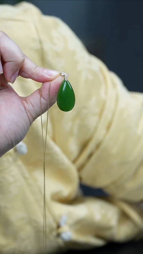 吊坠(赠链)18K金镶嵌和田玉1