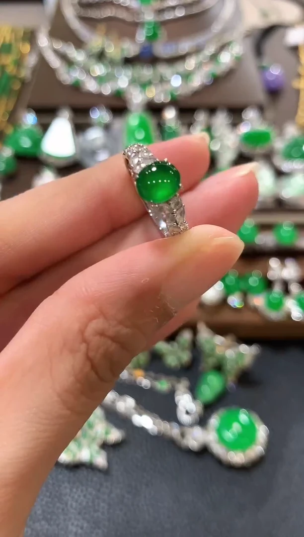 18K金镶嵌戒指翡翠m49