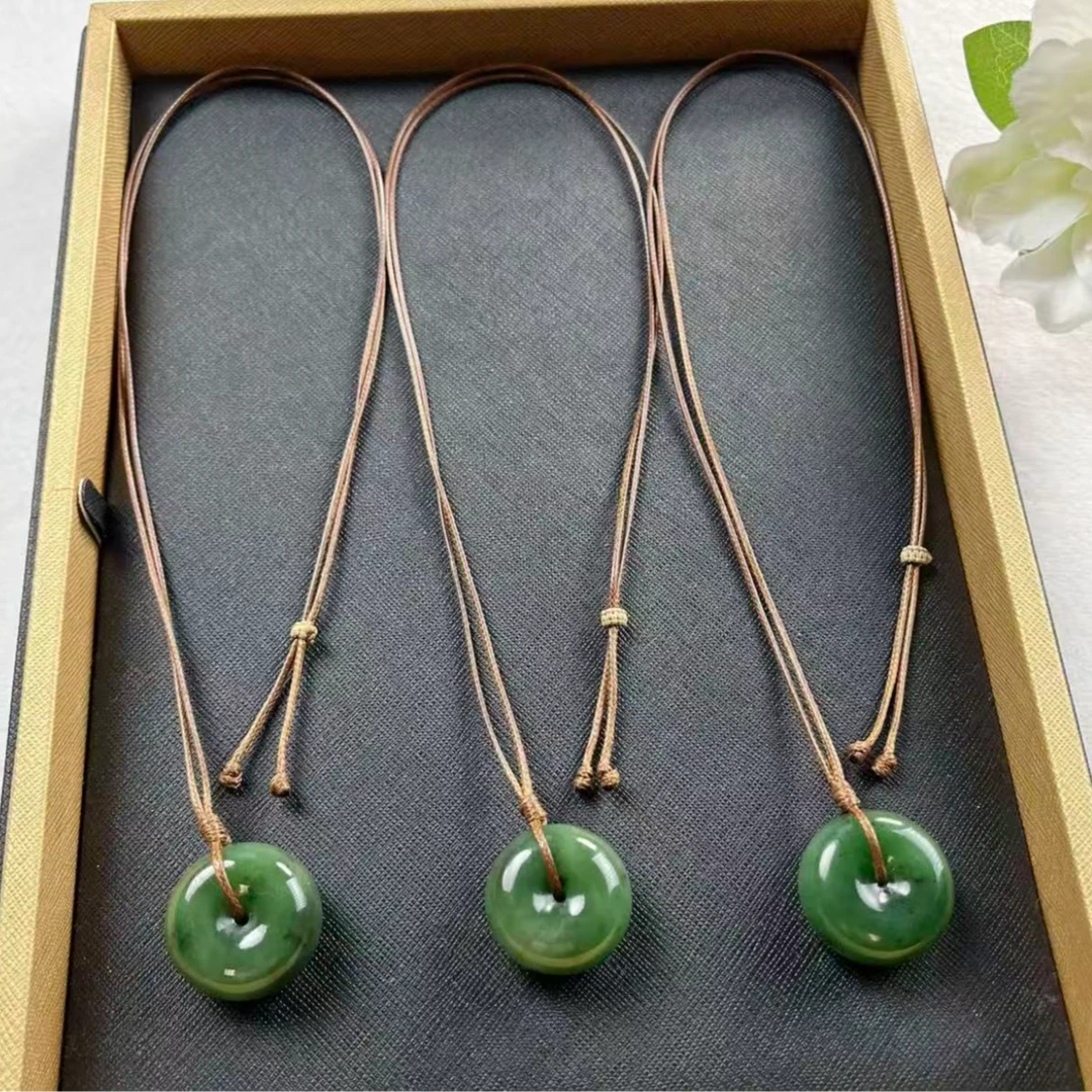 怀安| 俄碧七号矿和田玉菠菜绿红皮料 约24*11mm -多样性发一