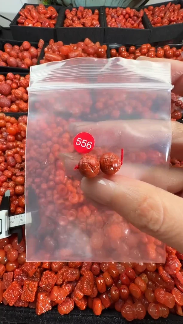 颈饰未镶嵌南红玛瑙1