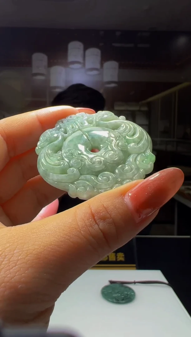 颈饰未镶嵌翡翠2025-12-13-3