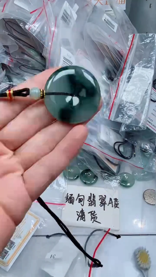 颈饰未镶嵌翡翠吊坠