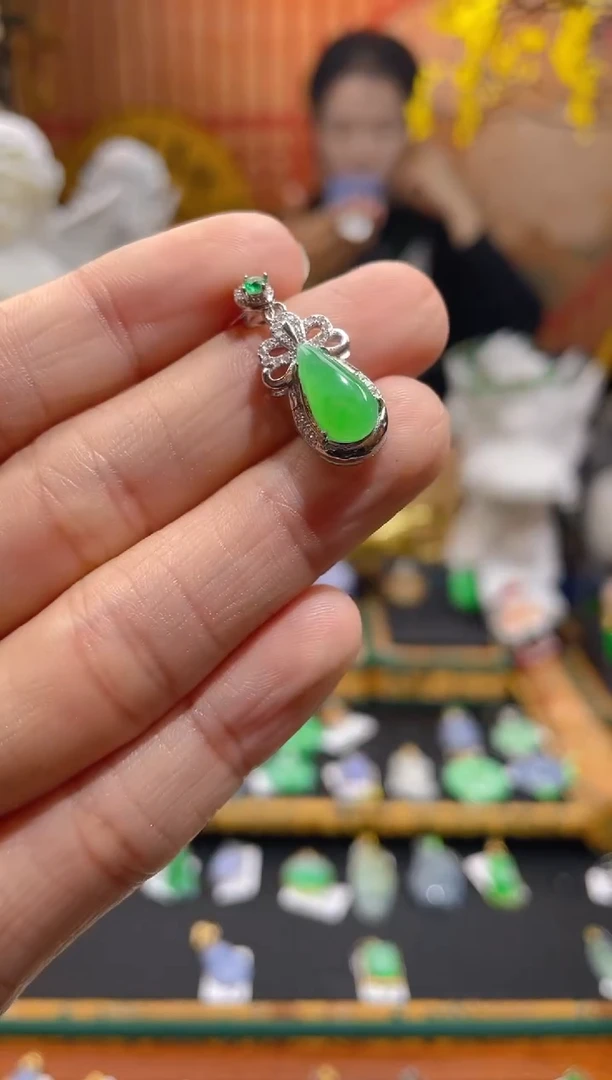 【闪购商品】翡翠颈饰未镶嵌假一赔三