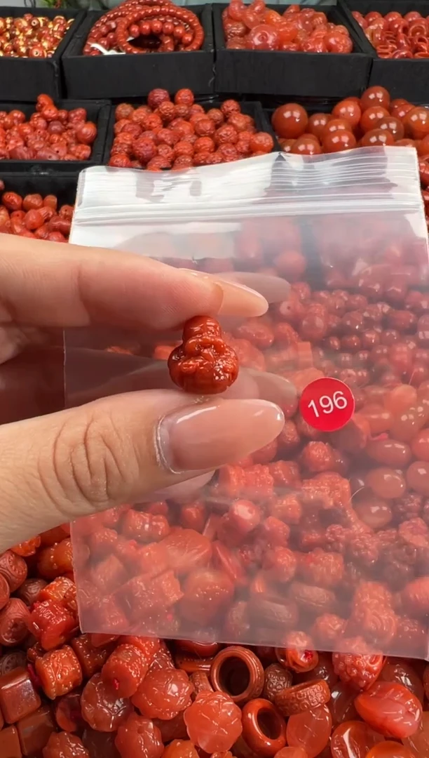 南红玛瑙未镶嵌颈饰1