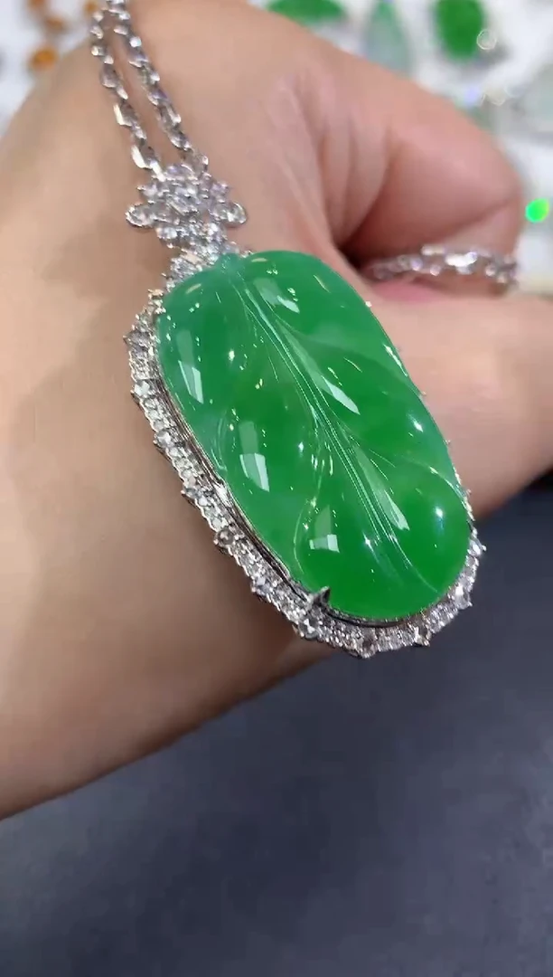 吊坠(不含链)18K金镶嵌翡翠C45