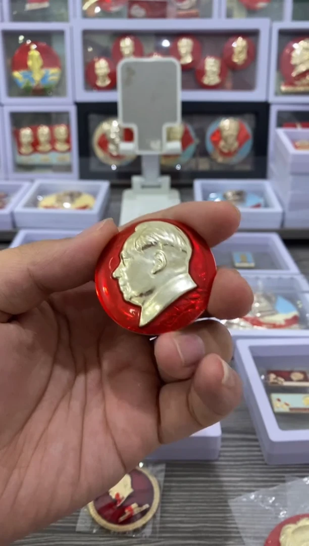 铝文像秋收起义背爷爷万岁红旗飘飘