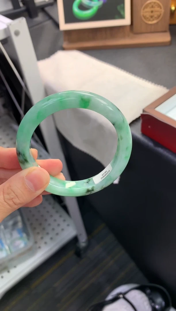 未镶嵌手镯翡翠退货需手镯吊牌标签完好